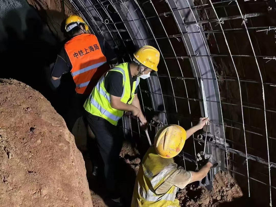 /ueditor/image/20240826/1724669148442845/43a0d706ebba023d30e71ecd0a525cb2.jpg 引汉济渭二期工程北干线最深竖井低压洞顺利贯通2.jpg